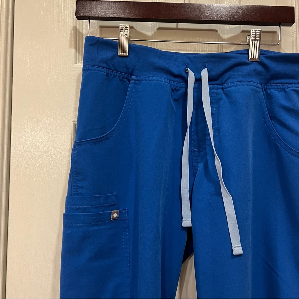 Figs Scrub Set Royal Blue Women’s Casma Three Pocket Top Kade Cargo Scrub Pants - Picture 6 of 8
